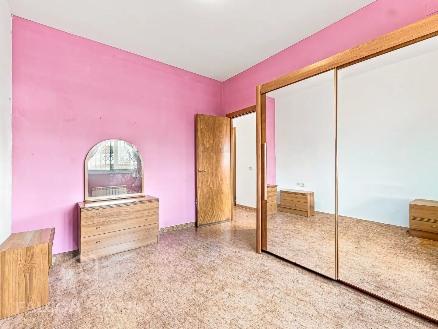 Habitación de Finca rústica en venta en Vilanova i la Geltrú con Aire acondicionado, Calefacción y Jardín privado