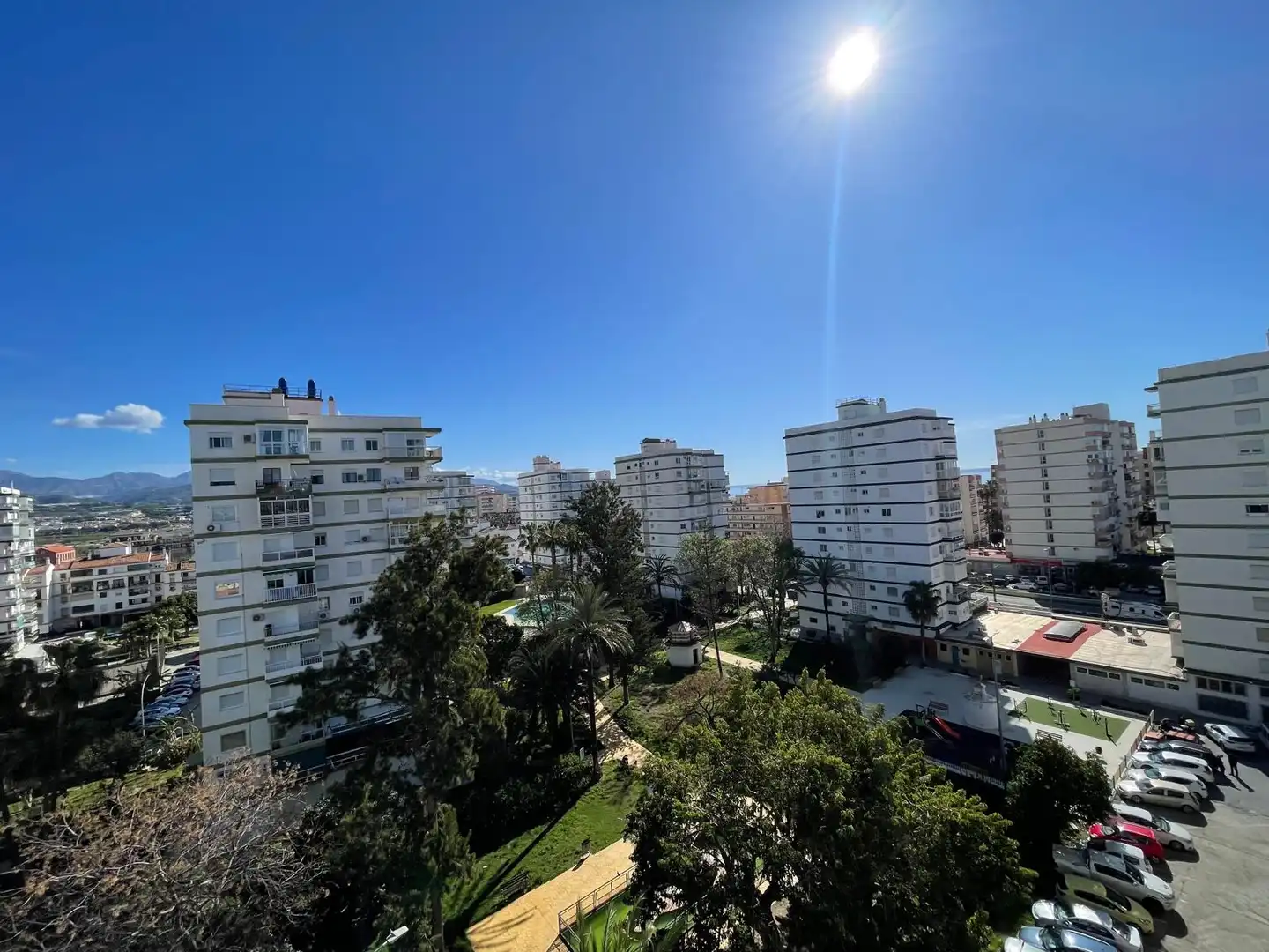 Außenansicht von Wohnungen zum Verkauf in Vélez-Málaga mit Klimaanlage, Terrasse und Gemeinschaftspool