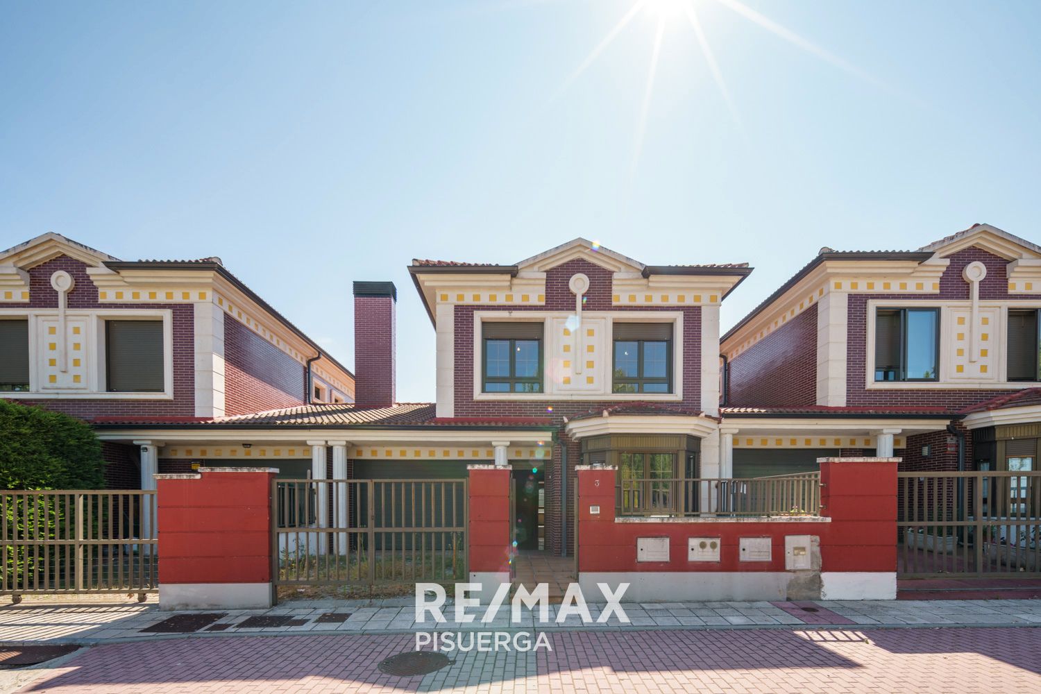 Exterior view of House or chalet for sale in Valladolid Capital  with Heating, Private garden and Terrace