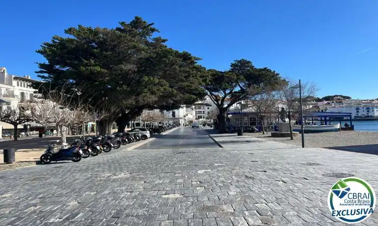 Vista exterior de Pis en venda en Cadaqués amb Moblat, Forn i Microones