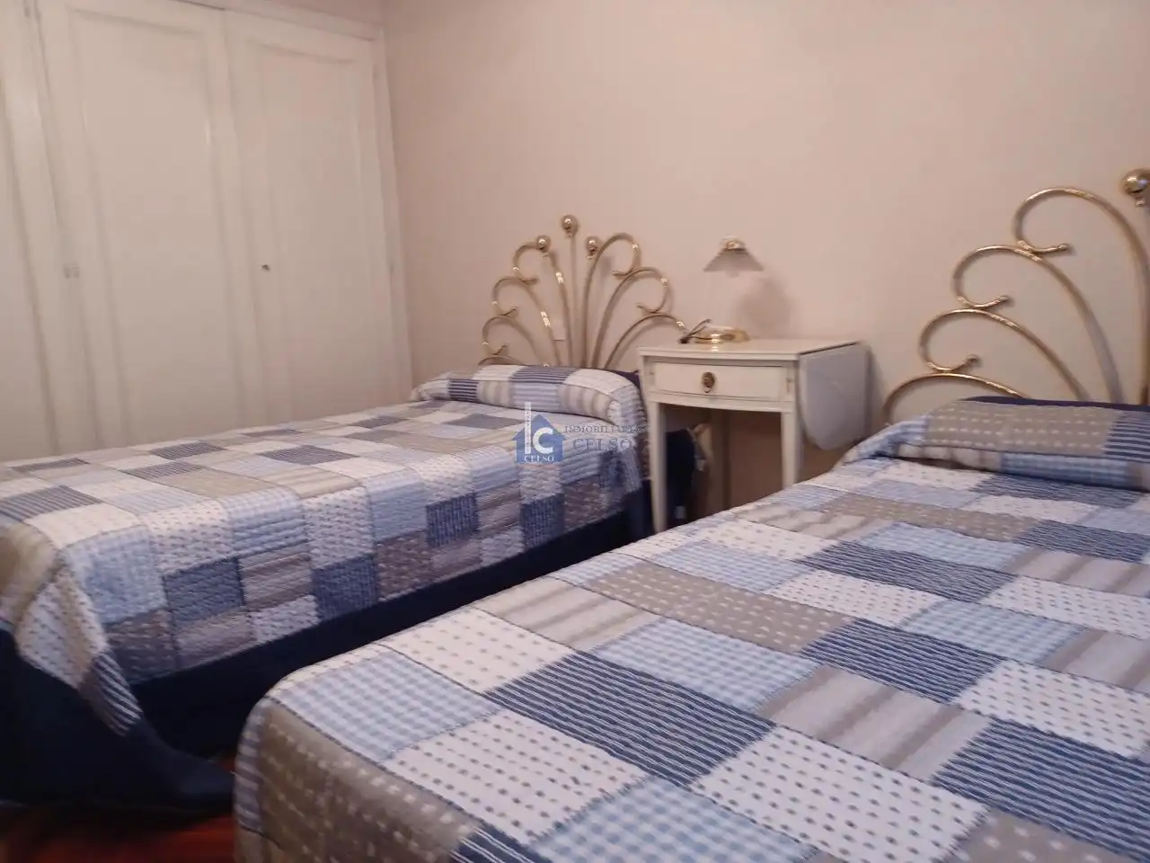 Habitación de Piso en venta en Ourense Capital  con Calefacción y Amueblado