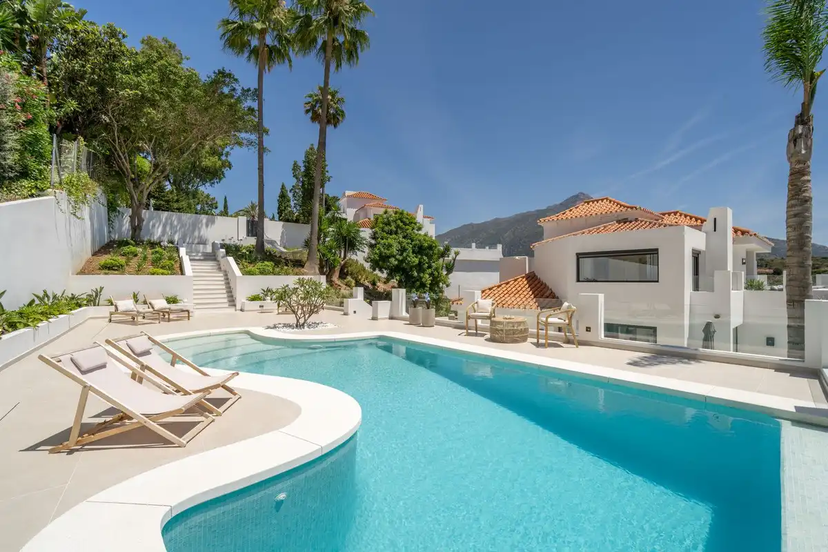Villa con piscina in vendita a Nueva Andalucía
