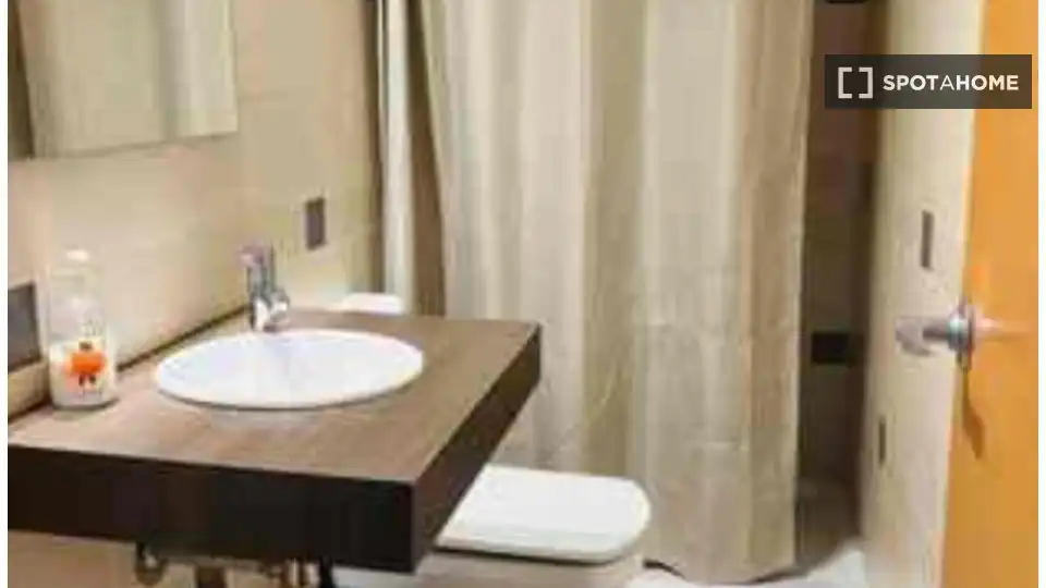 Bathroom of Flat for rent in Burjassot  with Air Conditioner, Heating and Furnished