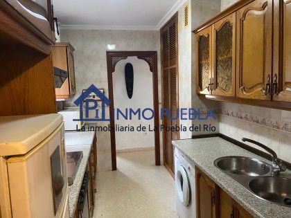 Vista exterior de Pis en venda en La Puebla del Río amb Terrassa i Balcó