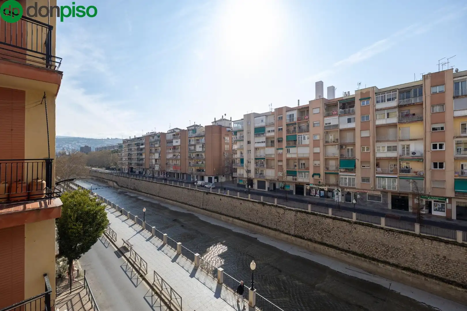 Vista exterior de Piso en venta en Granada