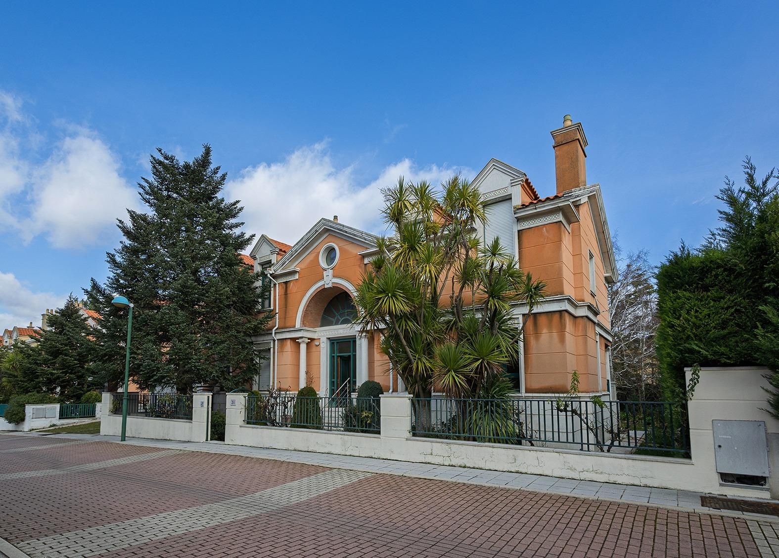 Vista exterior de Casa o xalet en venda en Valladolid Capital amb Calefacció, Terrassa i Piscina comunitària