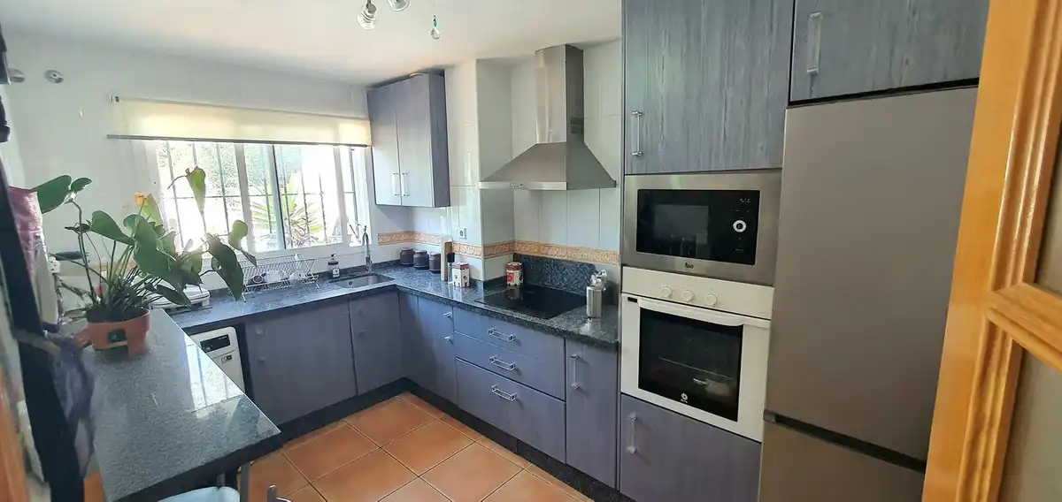 Cocina de Casa adosada en venta en Fuengirola con Jardín privado, Piscina y Amueblado