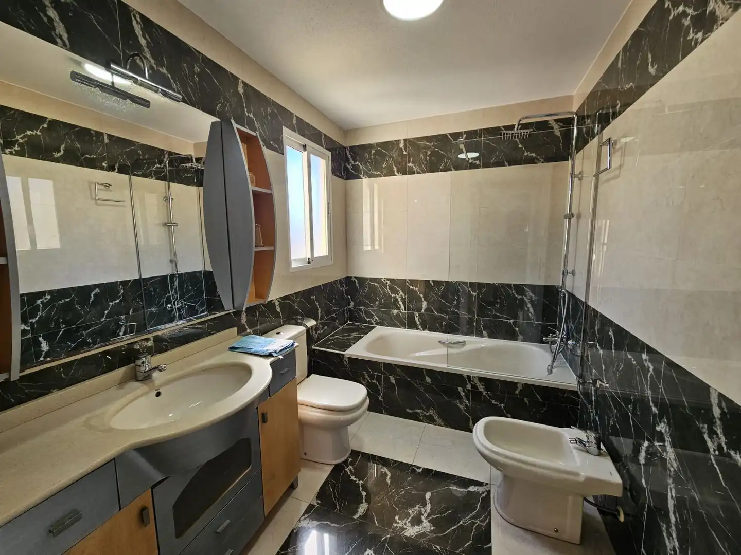 Badezimmer von Dachboden zur Miete in Casco Antiguo