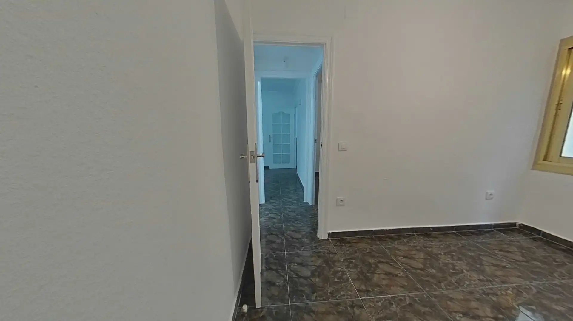 Piso en venta en L'Hospitalet de Llobregat con Calefacción y Amueblado