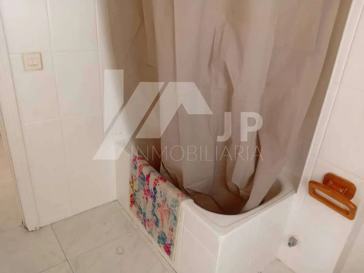 Baño de Ático de alquiler en Granada con Aire acondicionado, Calefacción y Terraza