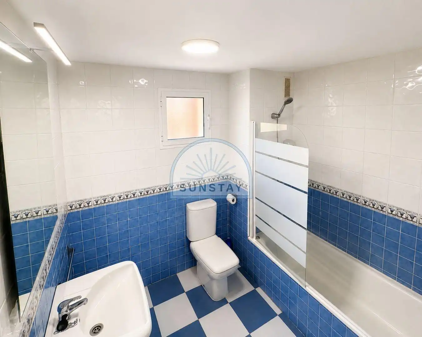 Badezimmer von Wohnungen zur Miete in Marbella mit Klimaanlage, Heizung und Terrasse