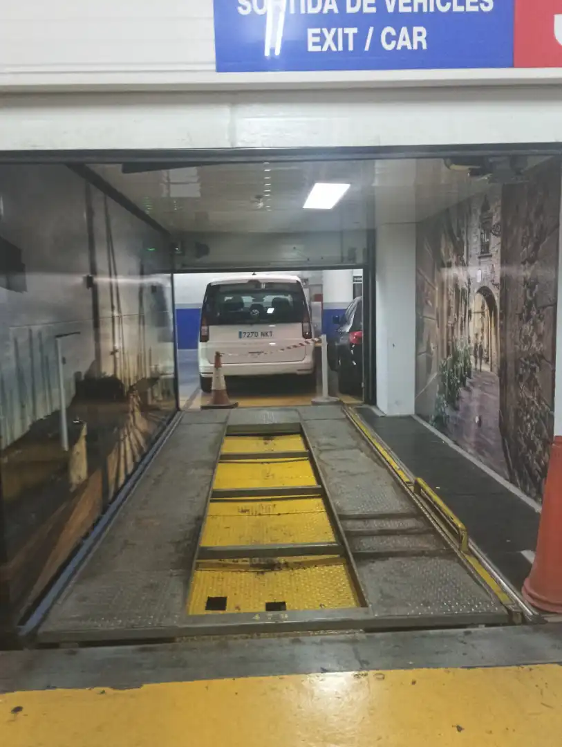 Parking de Garaje en venta en Barcelona con Alarma