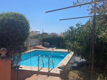 Casa amb piscina en venda a Olivo de Calypso