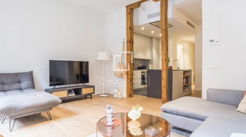Piso de lujo exterior con 2 dormitorios y 2 baños en venta en la mejor zona de Trafalgar, Madrid.