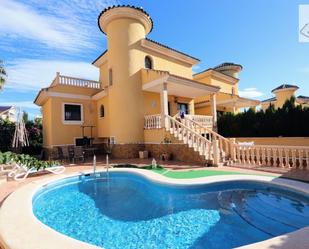 Vista exterior de Casa o xalet en venda en Villamartín amb Piscina i Moblat