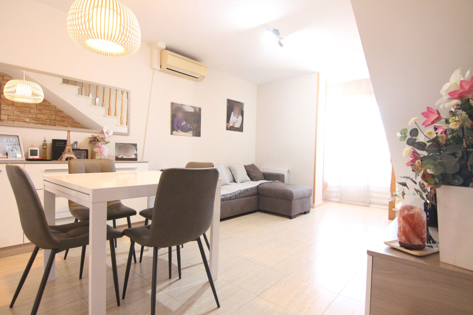 Sala de estar de Dúplex en venta en Olesa de Montserrat con Aire acondicionado, Calefacción y Terraza