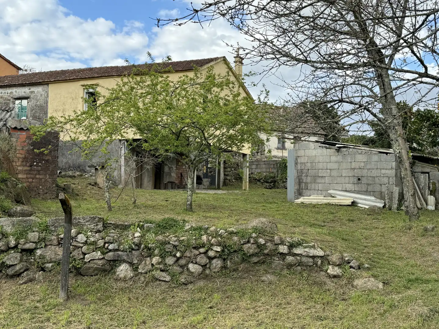 Casa o chalet en venta en Crecente con Jardín privado, Trastero y Amueblado