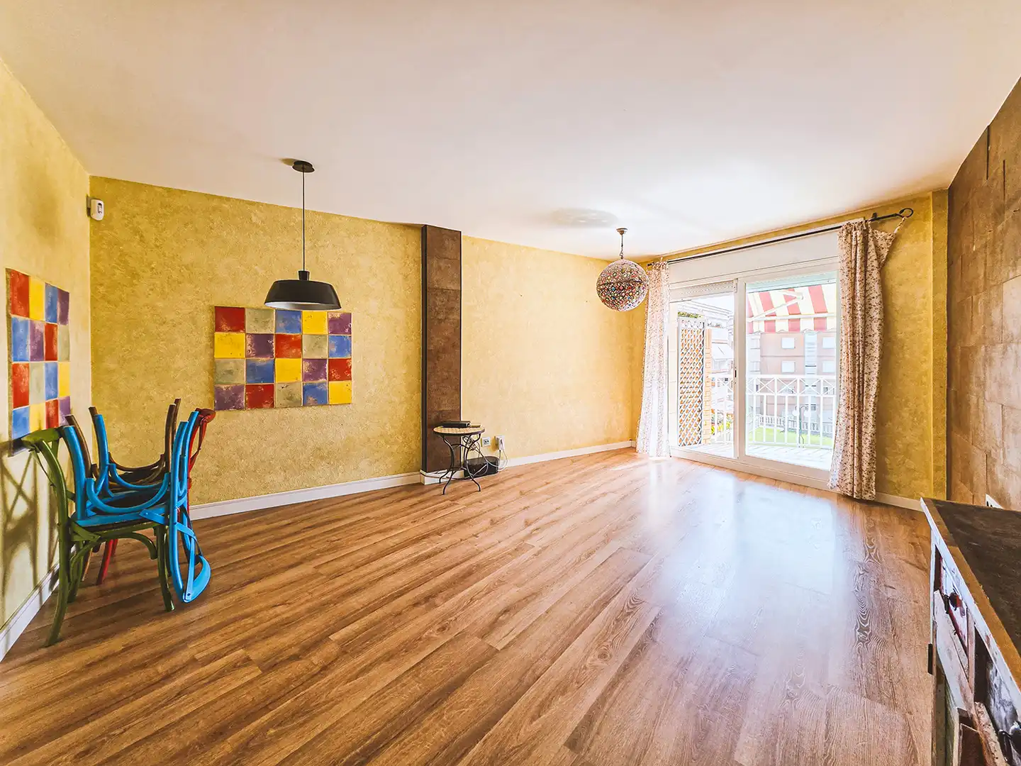 Living room of Flat for sale in Urbanitzacions