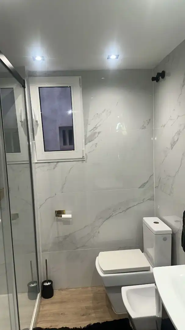 Baño de Piso en venta en Granollers con Aire acondicionado, Amueblado y Horno
