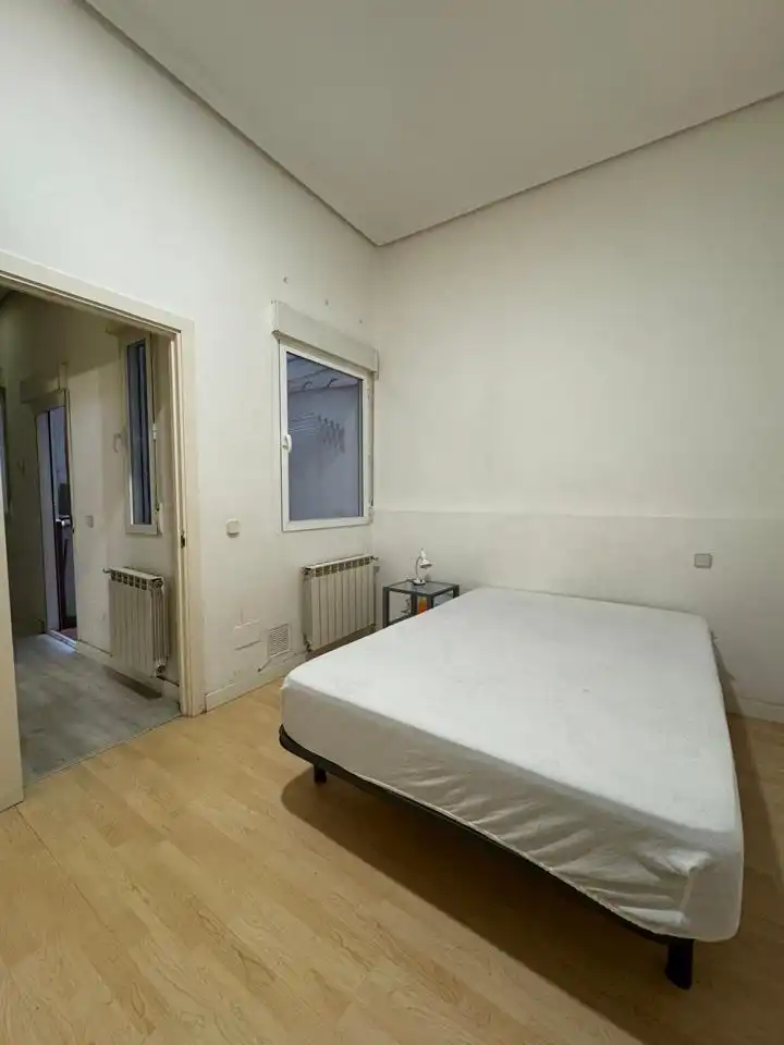 Dormitori de Planta baixa en venda en Madrid amb Calefacció i Moblat