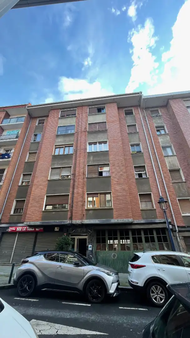 Vista exterior de Piso en venta en Portugalete con Calefacción, Trastero y Amueblado