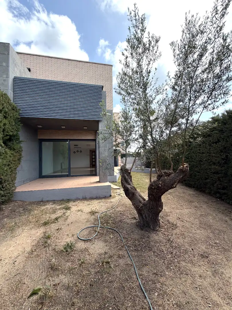Vista exterior de Casa adosada en venda en Cambrils amb Aire condicionat, Calefacció i Jardí privat