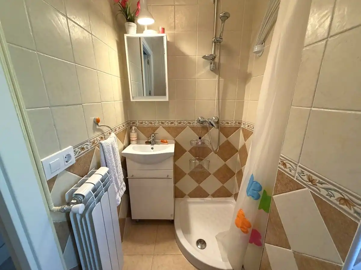 Bathroom of Flat for sale in Madrid  with Air Conditioner, Heating and Terrace