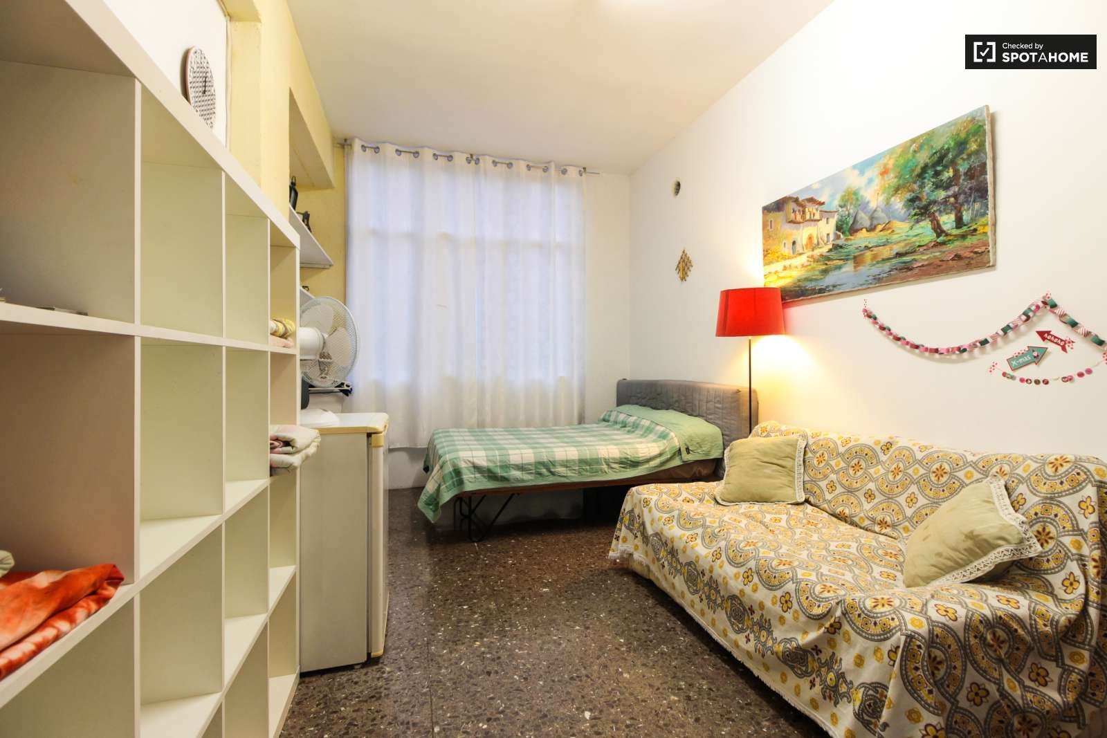 Bedroom of Flat to share in  Barcelona Capital  with Air Conditioner, Heating and Terrace