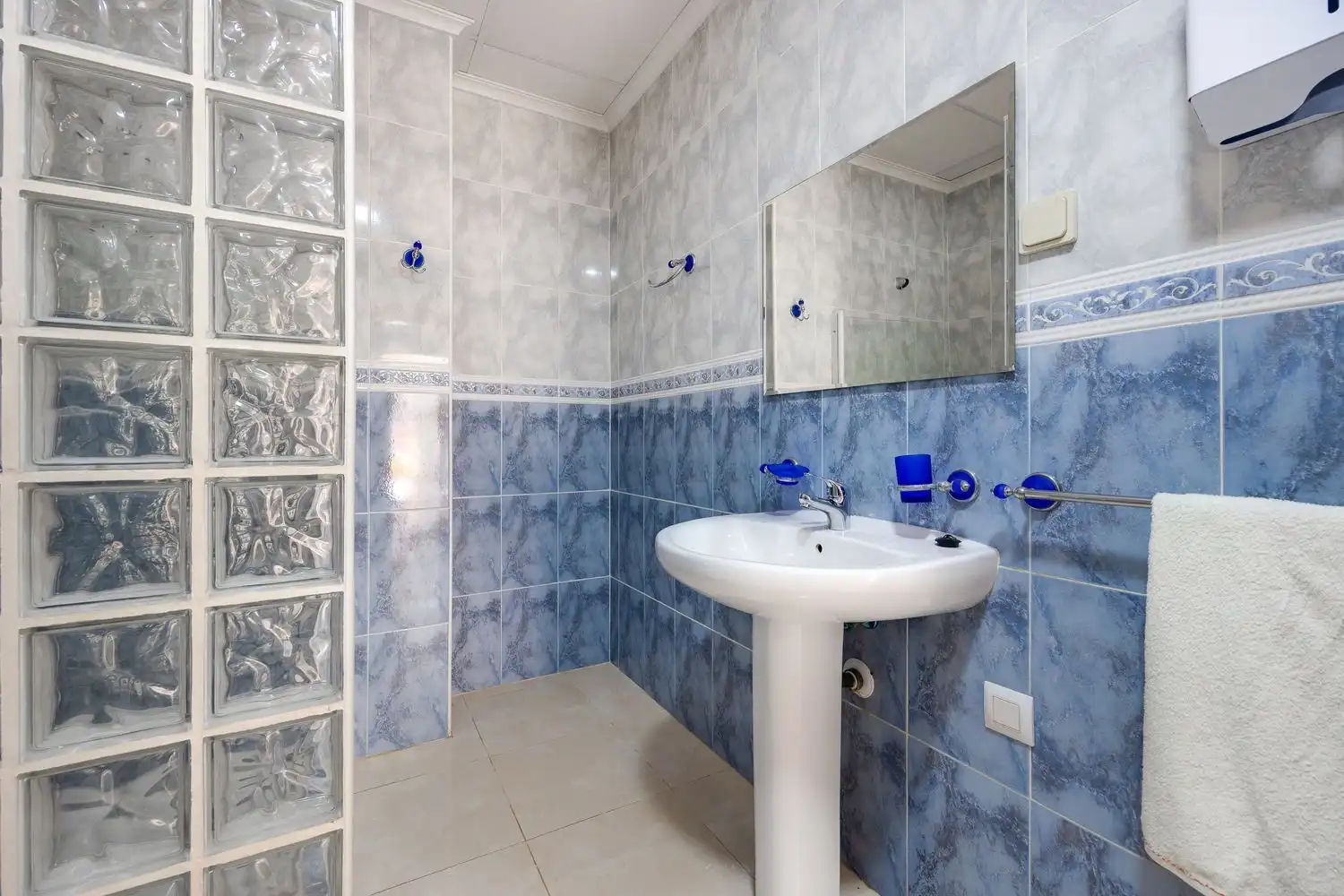 Bathroom of Commercial properties for sale in Torrevieja  with Air Conditioner