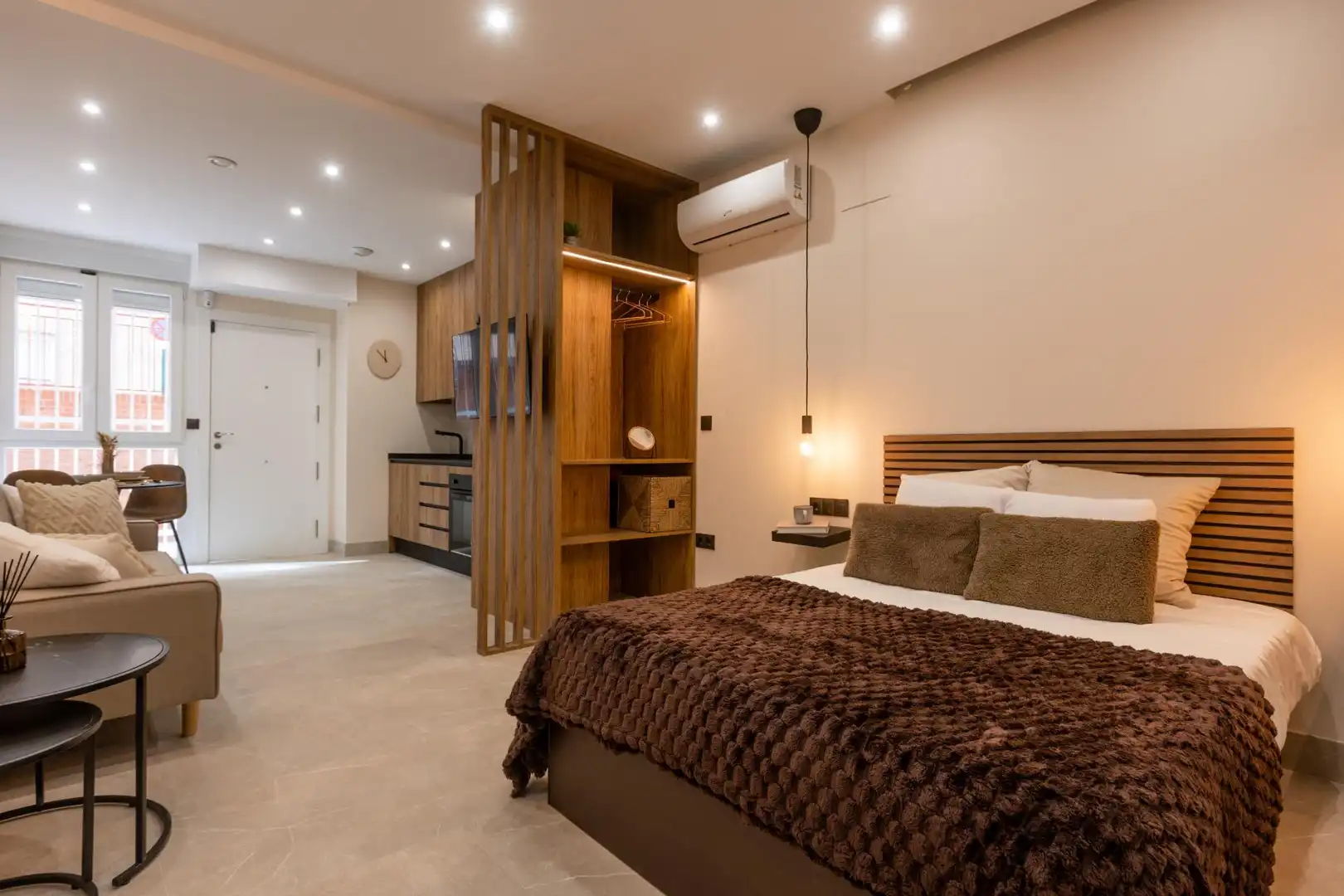 Schlafzimmer von Loft zum Verkauf in Granada mit Klimaanlage und Möbliert