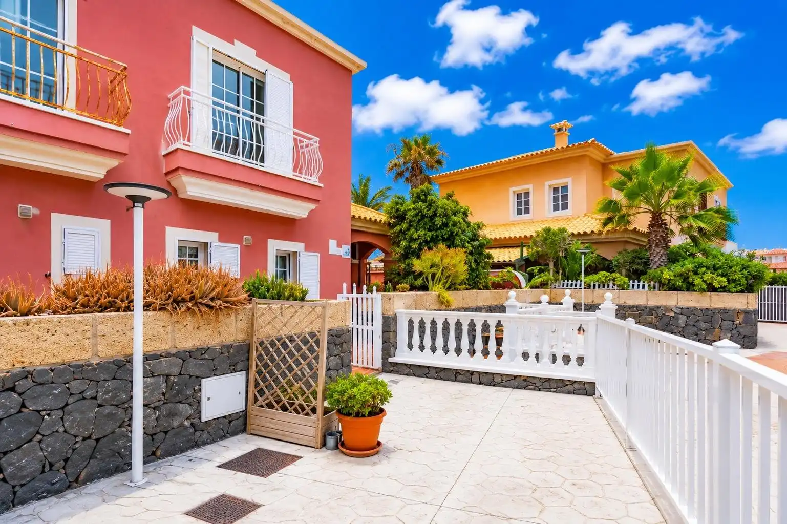 Vista exterior de Casa adosada de alquiler en Granadilla de Abona con Jardín privado, Terraza y Balcón