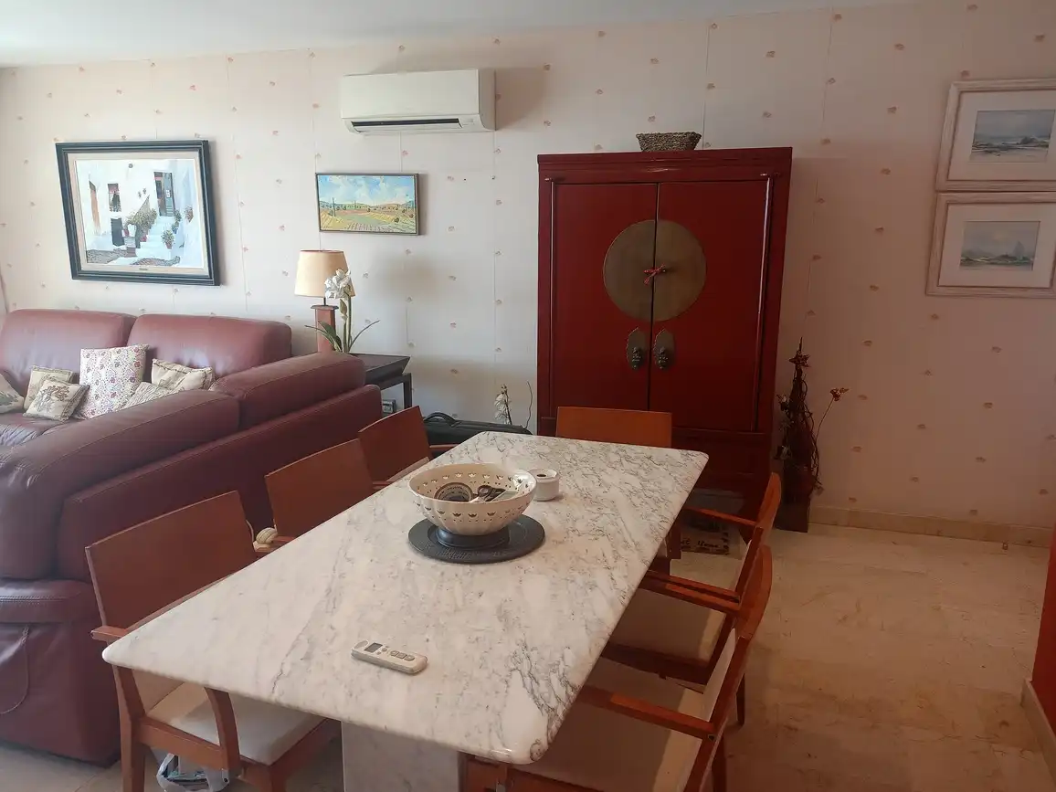 Menjador de Apartament de lloguer en Gandia amb Aire condicionat, Terrassa i Moblat