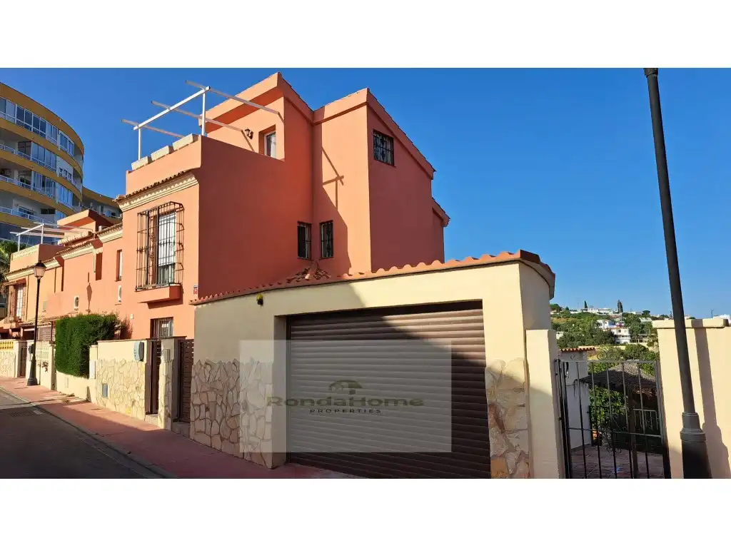 Vista exterior de Casa o chalet de alquiler en Fuengirola