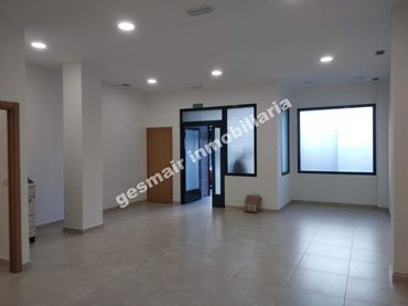Local comercial de lloguer a Rúa Estrada