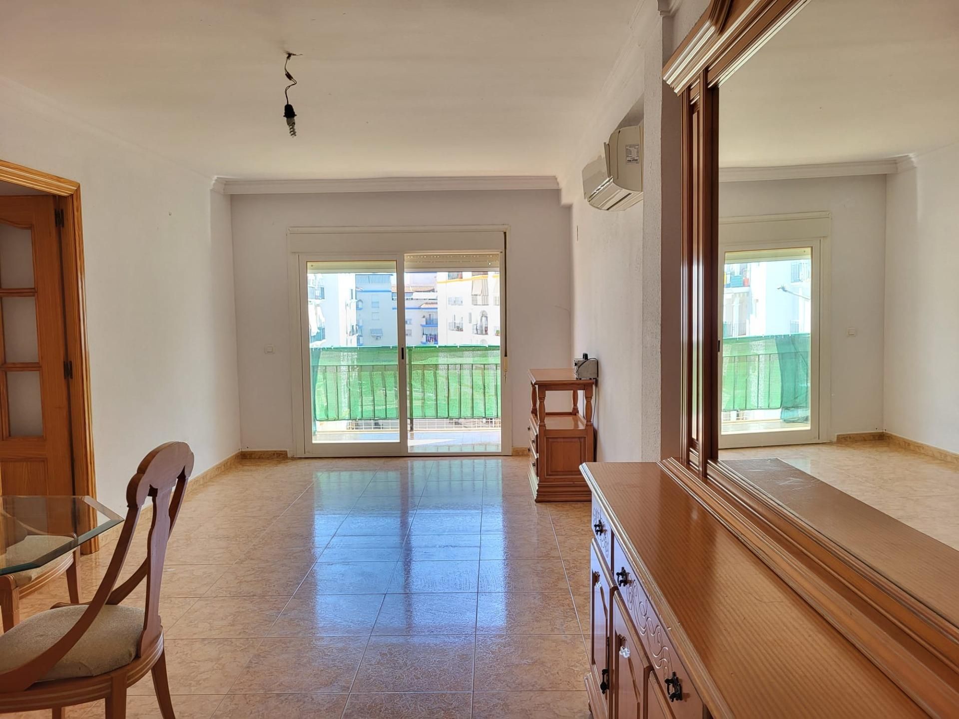 Sala d'estar de Pis en venda en Estepona amb Aire condicionat, Calefacció i Terrassa