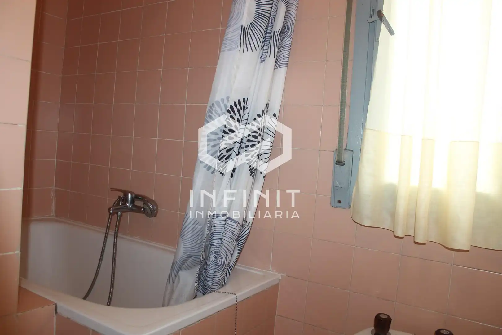 Baño de Piso en venta en Ibias con Calefacción y Trastero