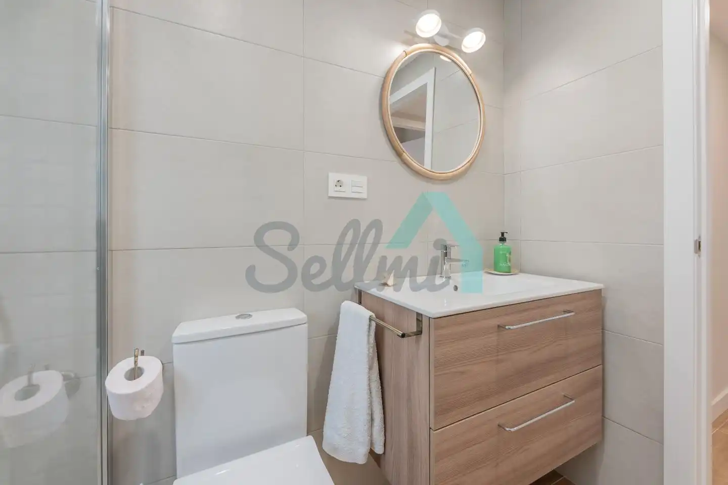 Bathroom of Flat for sale in Oviedo   with Heating and Furnished