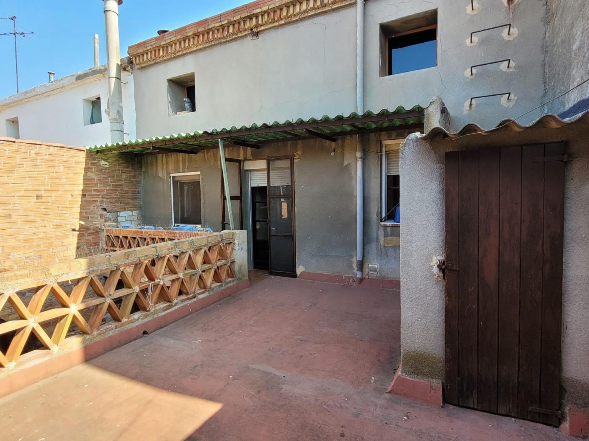 Vista exterior de Casa adosada en venda en El Poal amb Calefacció, Terrassa i Forn