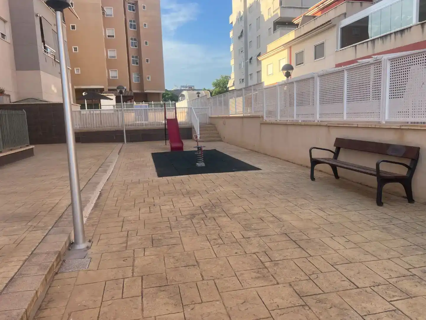 Aparcament de Pis en venda en Elche / Elx amb Aire condicionat, Jardí privat i Parquet