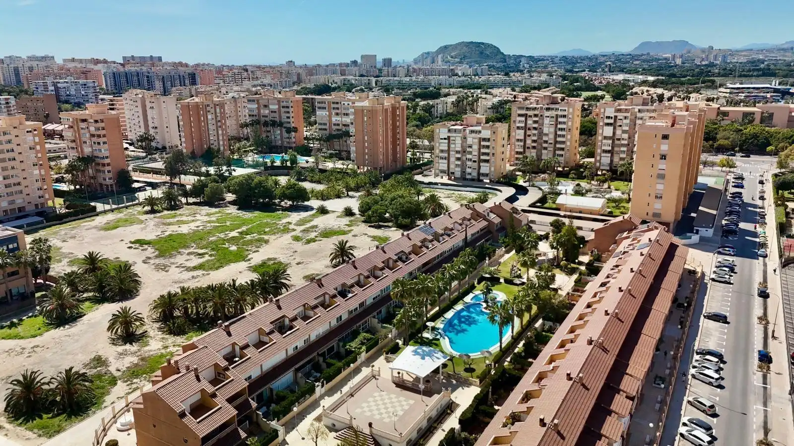 Vista exterior de Casa o chalet en venta en Alicante / Alacant con Aire acondicionado, Calefacción y Jardín privado