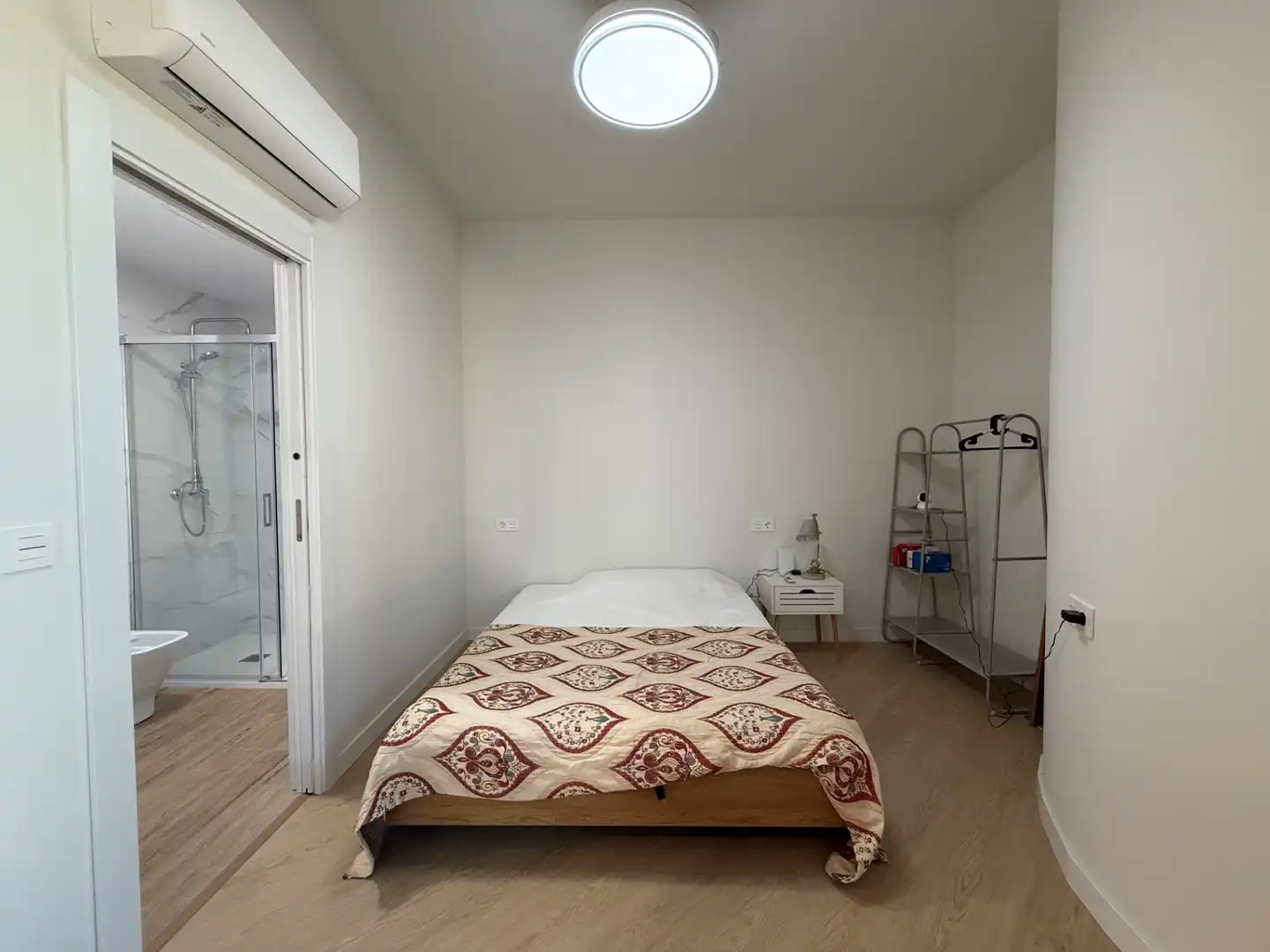 Habitación de Apartamento en venta en Granada con Aire acondicionado, Calefacción y Amueblado