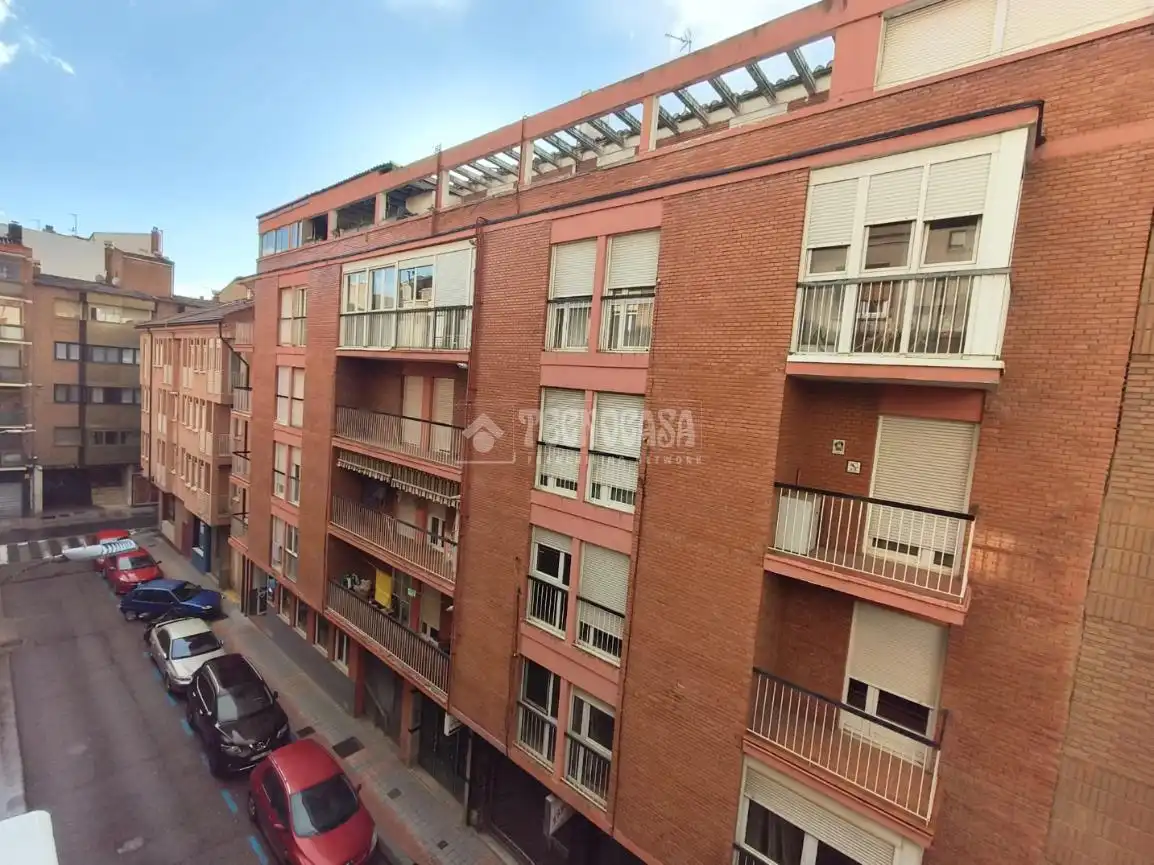 Außenansicht von Wohnung zum Verkauf in Palencia mit Heizung, Parkett und Abstellraum