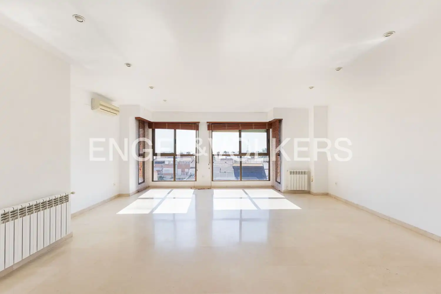 Sala de estar de Piso de alquiler en Valencia con Aire acondicionado, Calefacción y Trastero