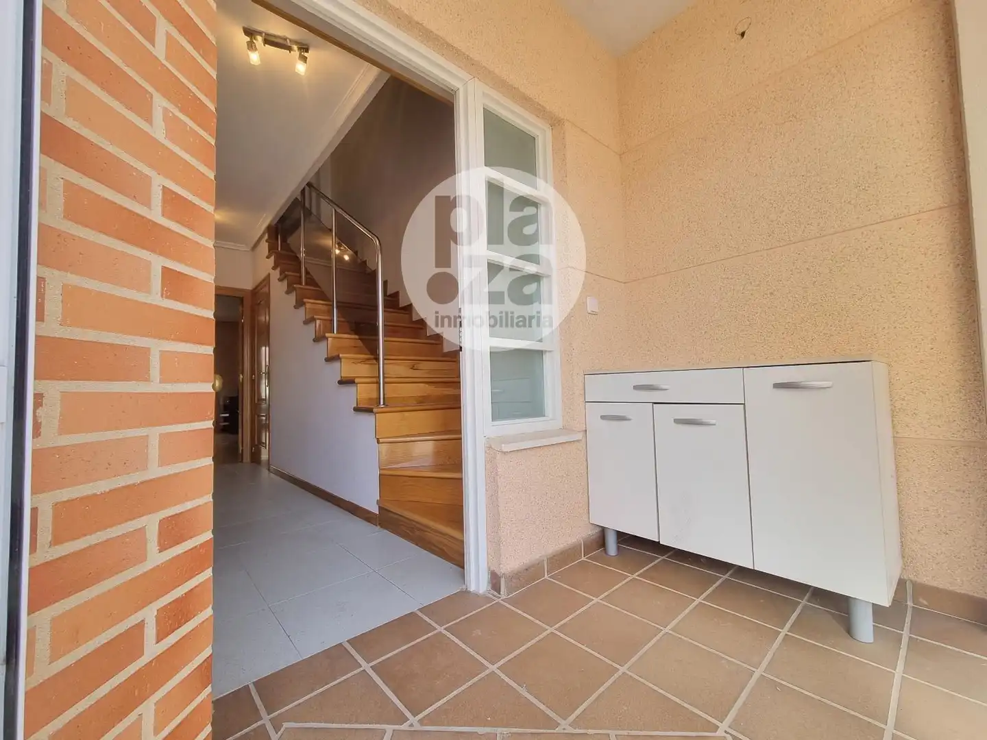 Casa adosada en venta en Burgos con Calefacción y Jardín privado