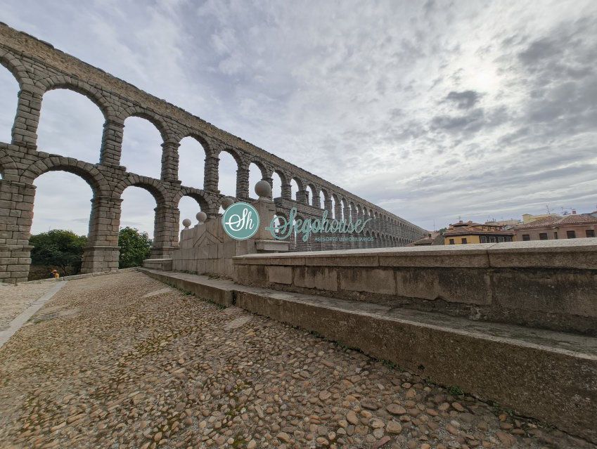 Vista exterior de Pis de lloguer en Segovia Capital amb Calefacció, Terrassa i Moblat
