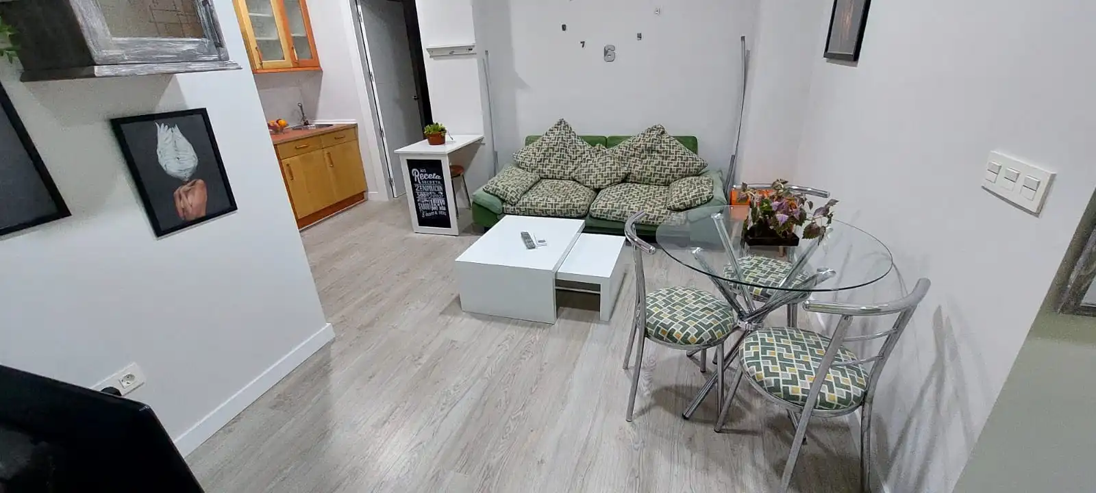 Living room of Flat for sale in Valladolid  with Heating, Parquet flooring and Furnished