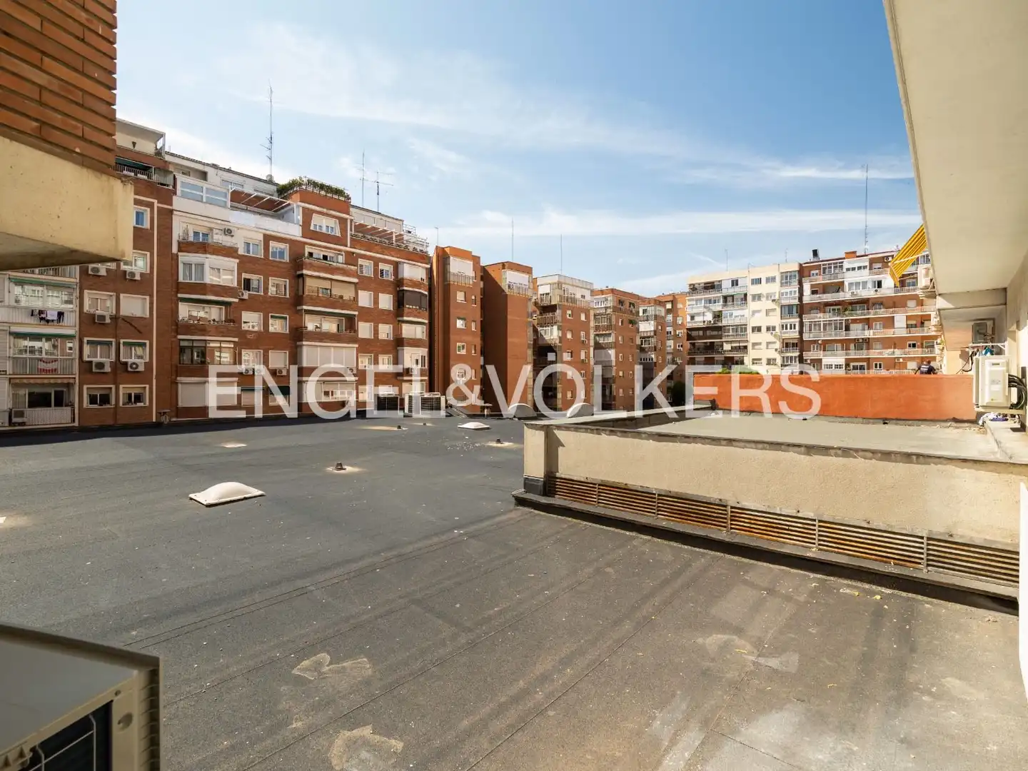 Außenansicht von Wohnung zur Miete in Madrid mit Klimaanlage, Heizung und Terrasse