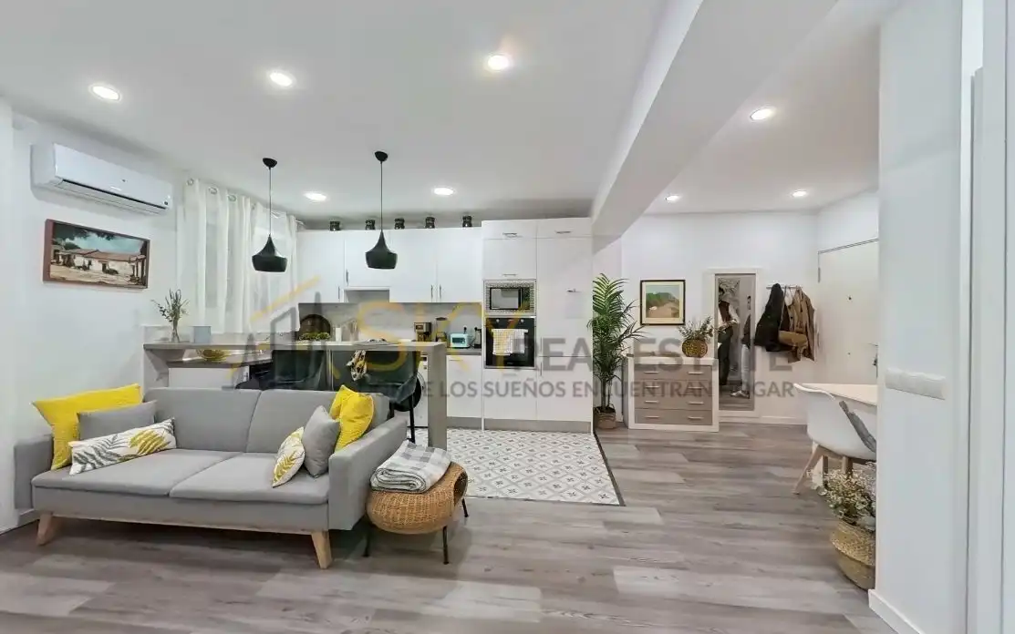 Sala d'estar de Pis en venda en Madrid amb Aire condicionat i Calefacció