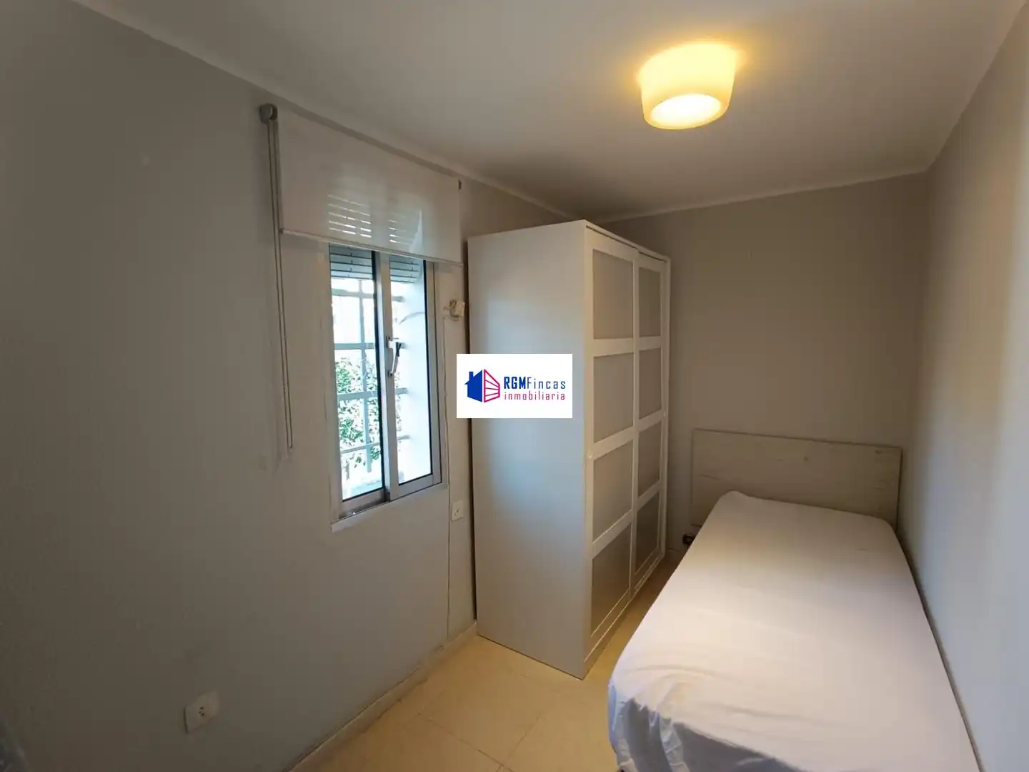 Bedroom of Flat for rent in Sevilla  with Air Conditioner and Furnished