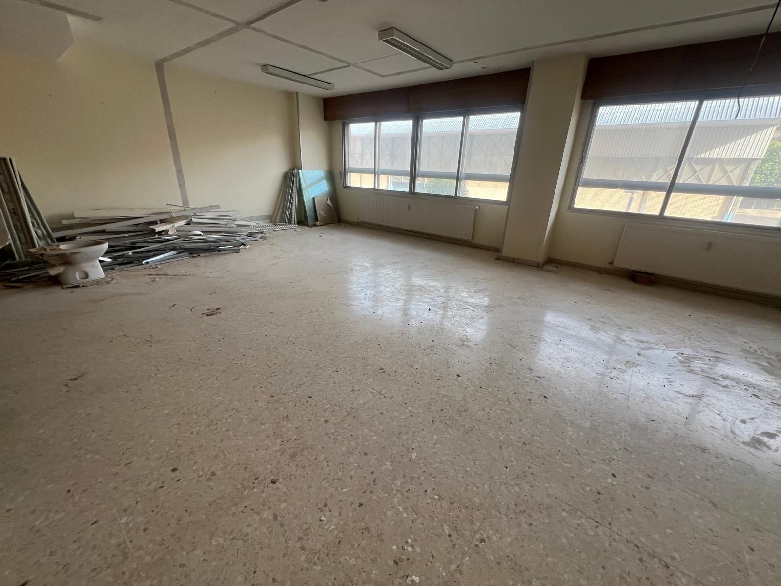 Premises for sale in Los Vadillos - R. Sanitaria - Pozanos